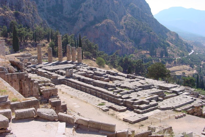 File:Temple of Apollo-Delphi-Grece.jpg